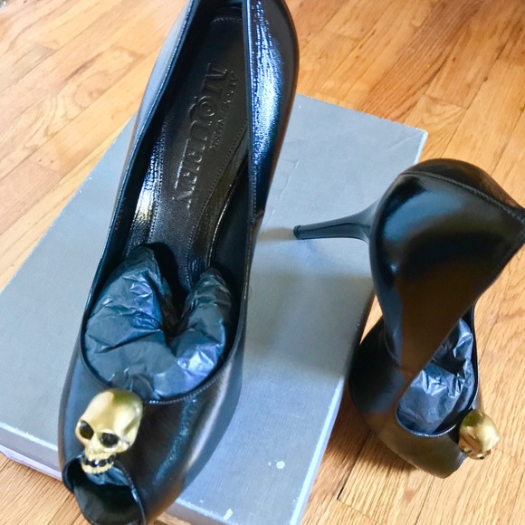 Alexander McQueen Shoes - Alexander McQueen Skull Peeptoe Pump